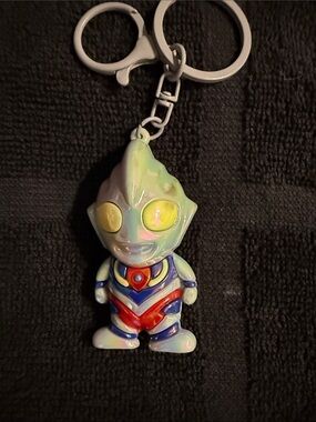 Iridescent Alien Hero Keychain - Multicolor